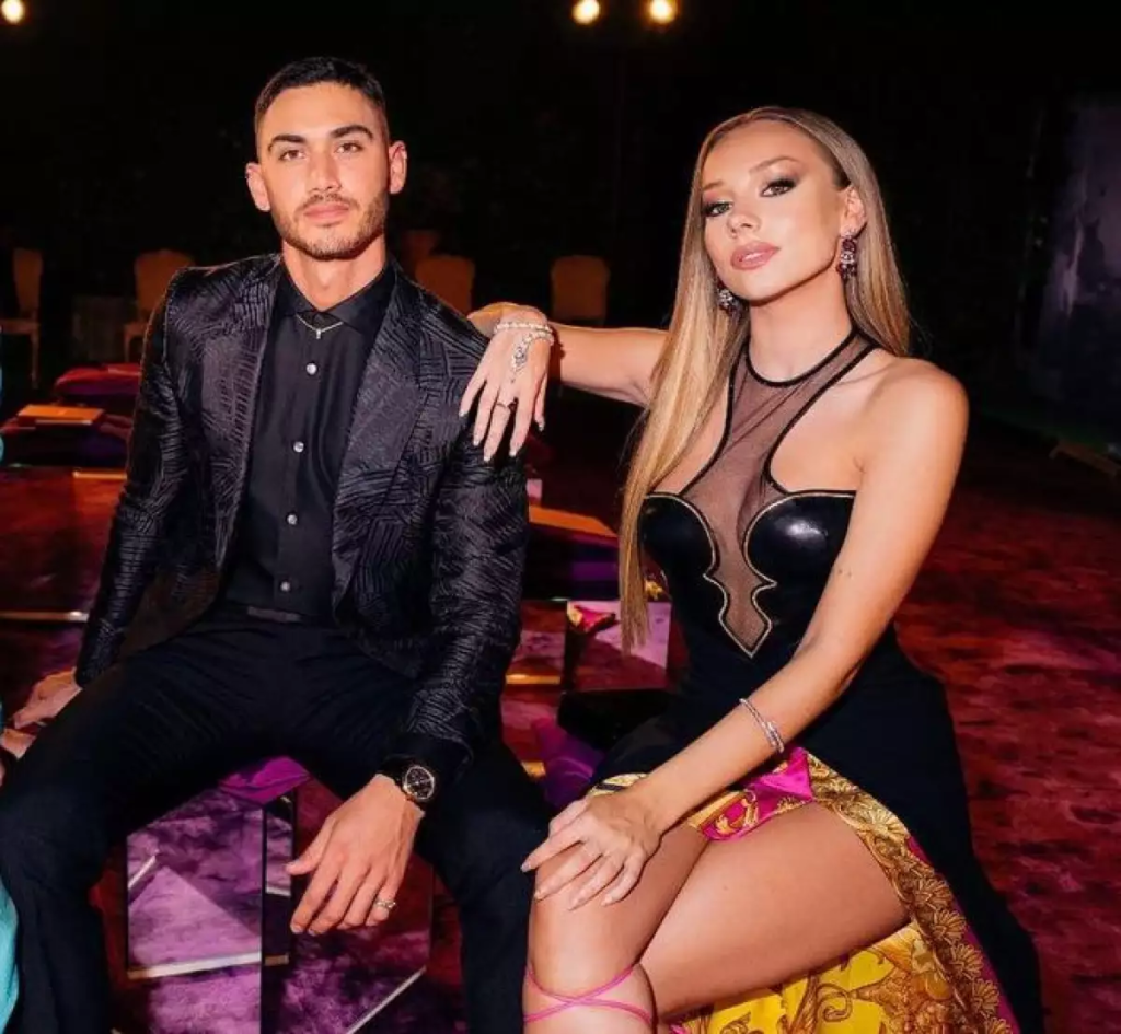 ester exposito novio